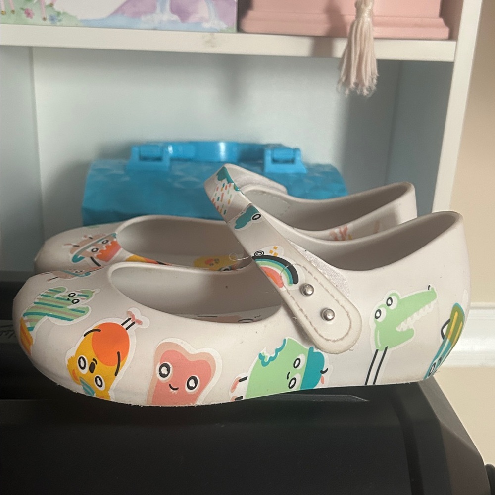 Mini Melissa girls size 11 adorable character mary janes with velcro straps